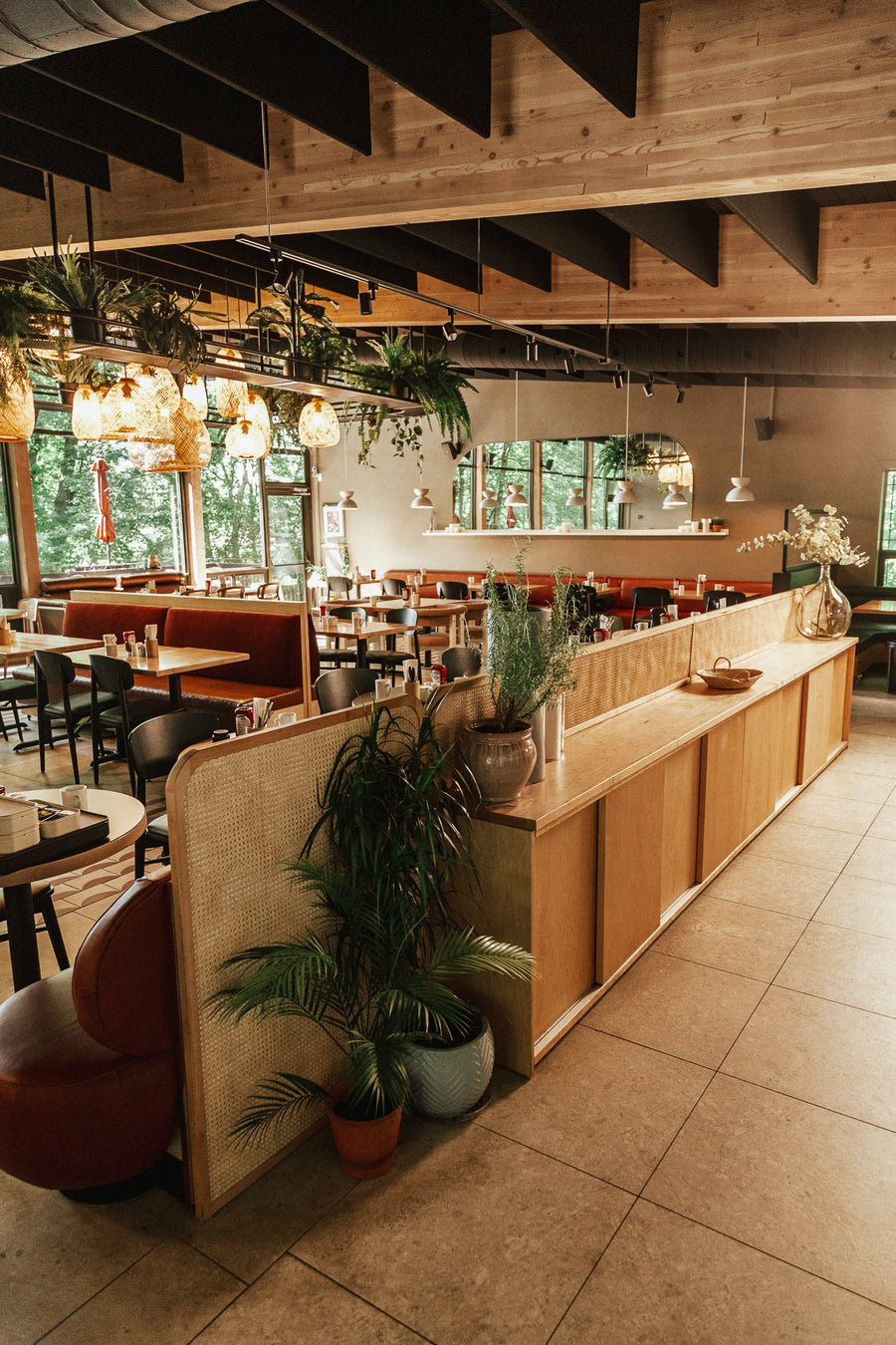 The Saint-Éloi Restaurant Project: Craftsmanship and Collaboration