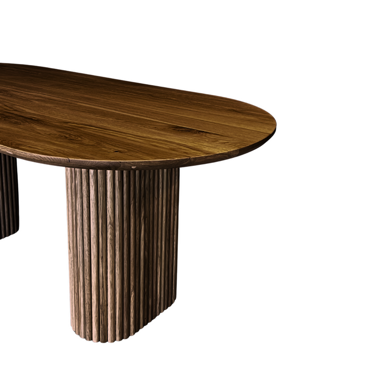 Close-up of the OVALI oval dining table in walnut, spotlighting the wood&